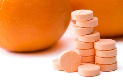 Người dân đổ xô uống vitamin C phòng virus corona là sai lầm
